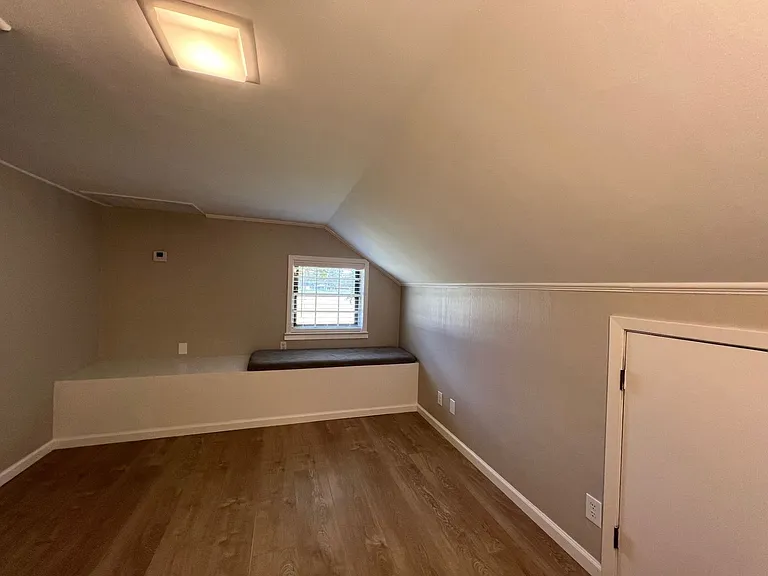 9240 & 9250 Lockhart Rd — Photo 13
