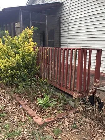 977 Saturn St — Photo 3