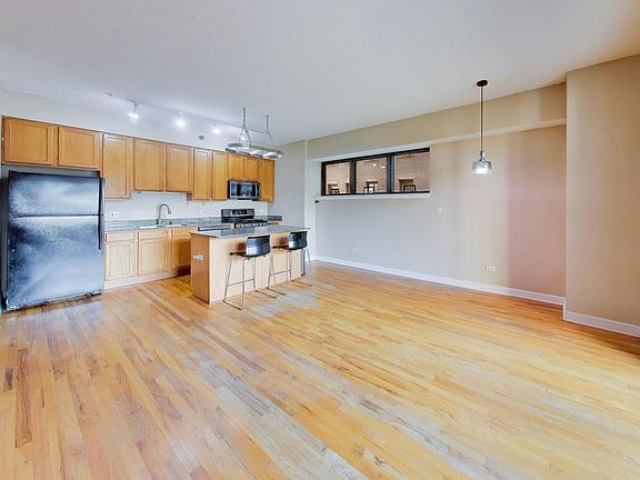 3rd image of 41 E 8th St APT 904