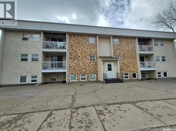 16 3rd St NE #228, Weyburn, SK S4H 0V9