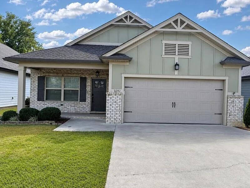8242 Roy Ln