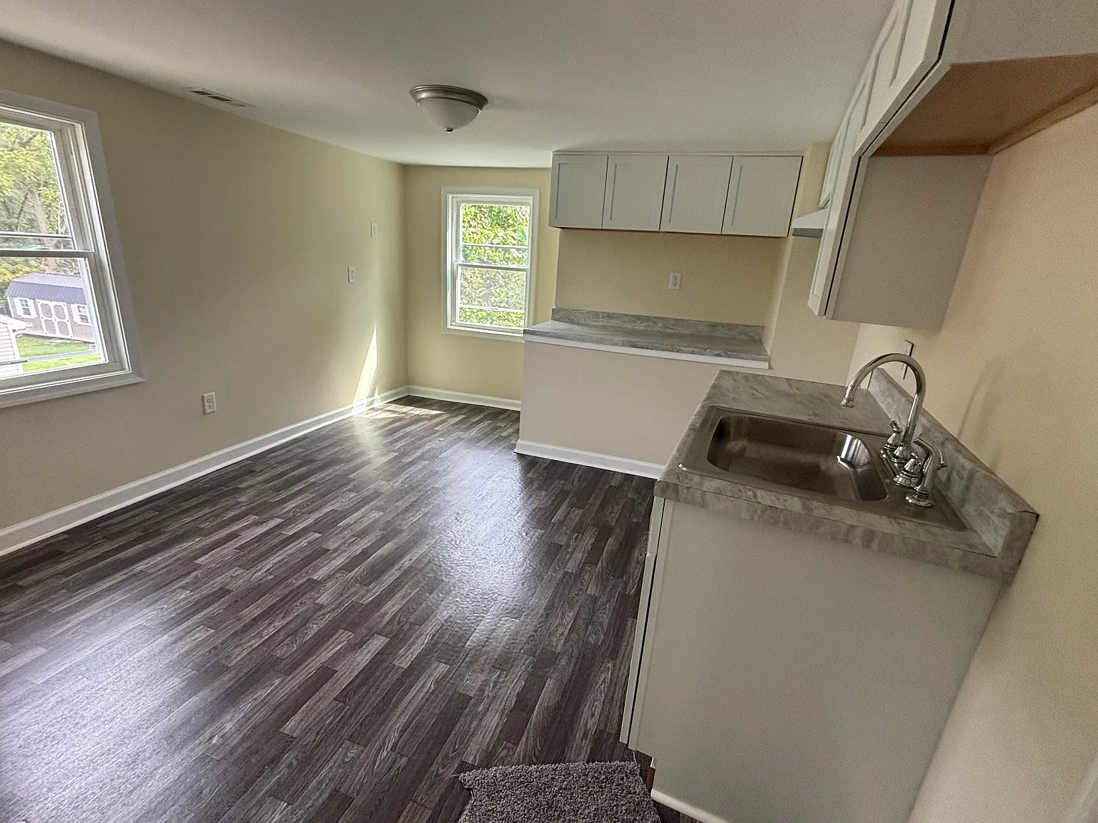 3 bed, 800 sqft, $1,300 — Photo 1