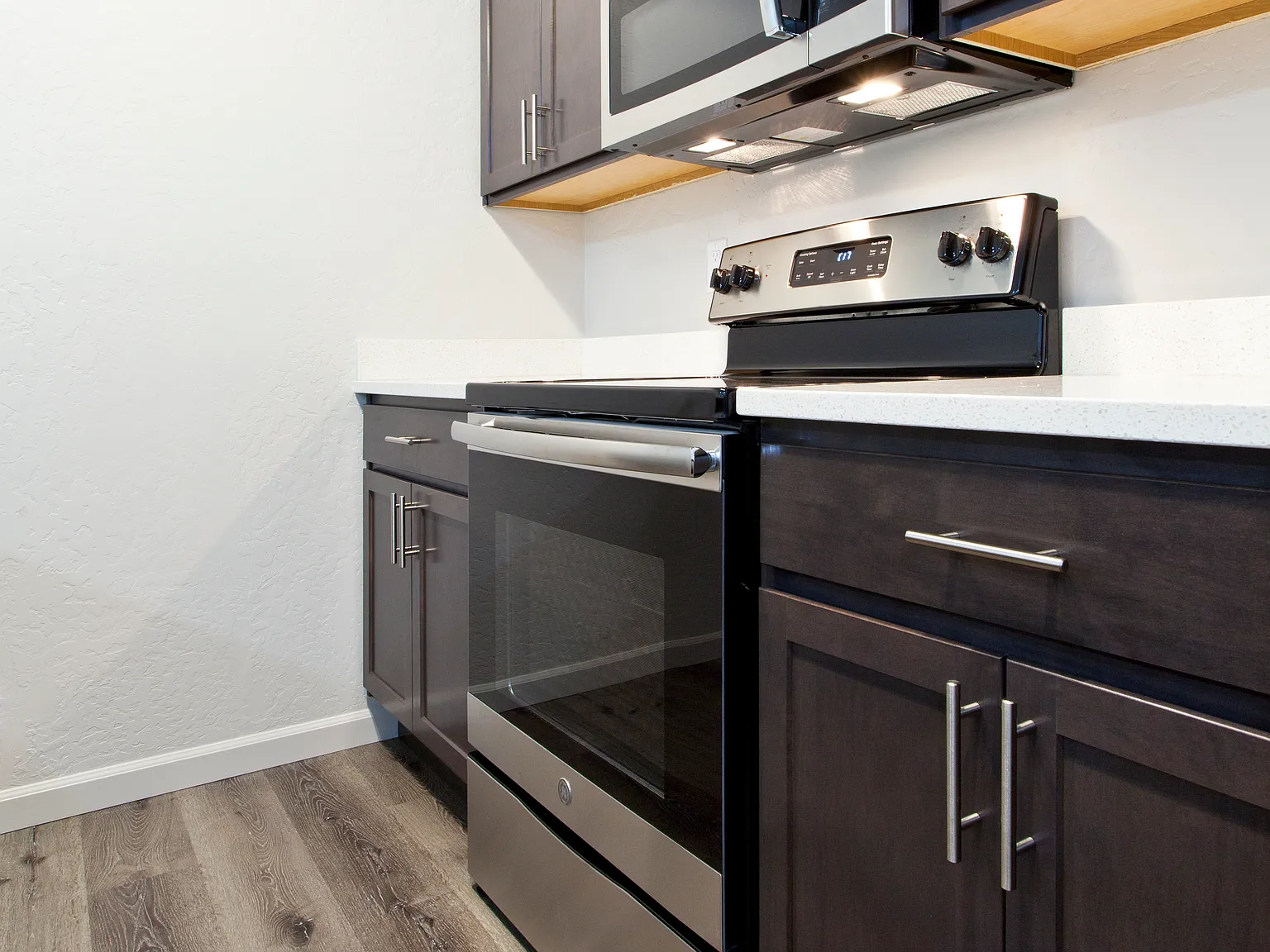 3 bed, 2.5 bath, 1525 sqft, $2,095 — Photo 2