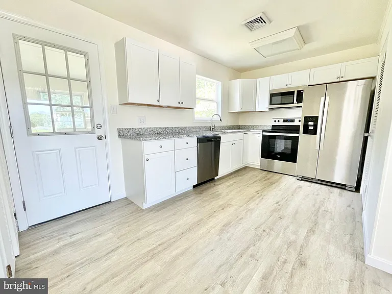 1416 S Governors Ave — Photo 7