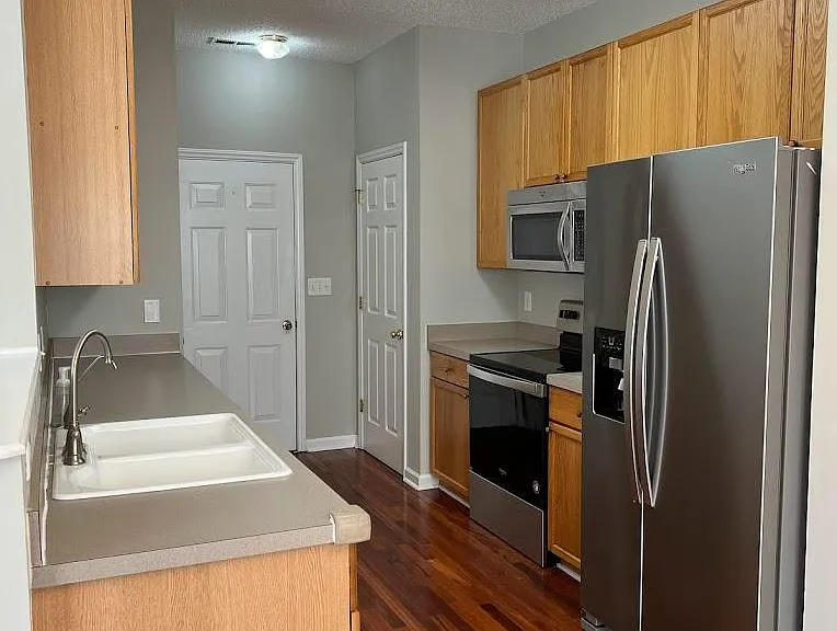 2424 Bay Harbor Dr — Photo 6