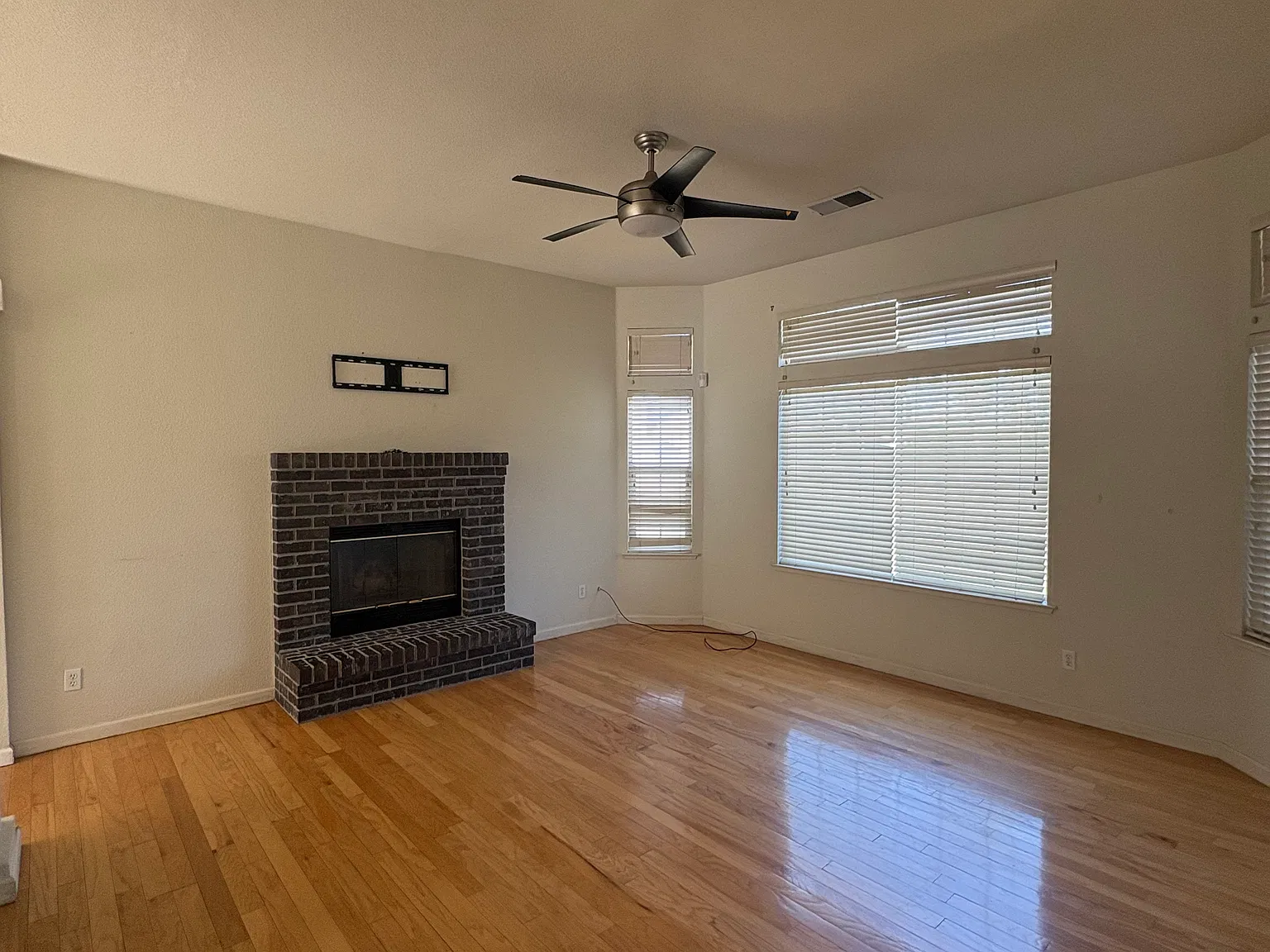 2534 Sunrise Ave — Photo 3