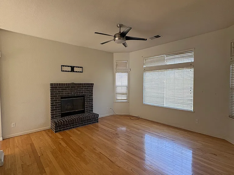 2534 Sunrise Ave — Photo 3