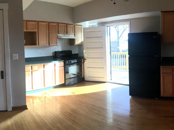 4931 W Hutchinson St APT 2E, Chicago, IL 60641
