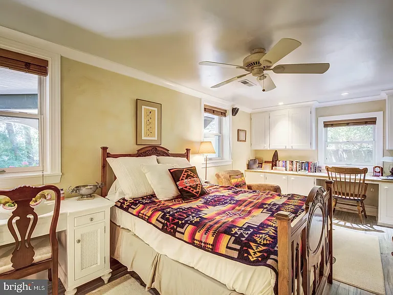 3808 Cathedral Ave NW — Photo 43