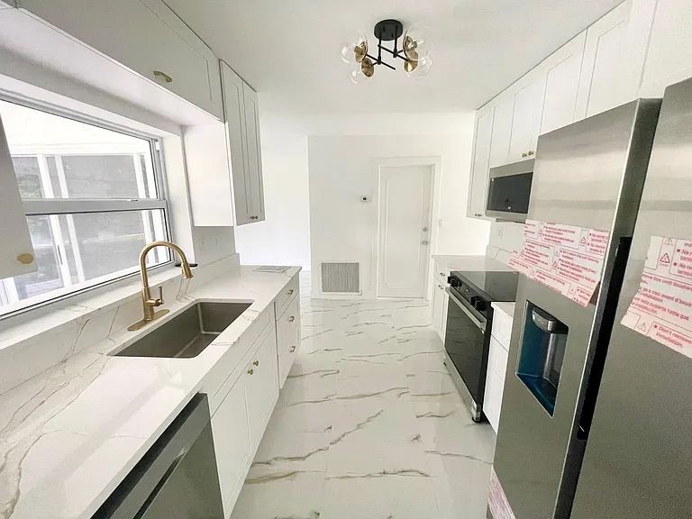 6606 NW 95th Ave — Photo 5