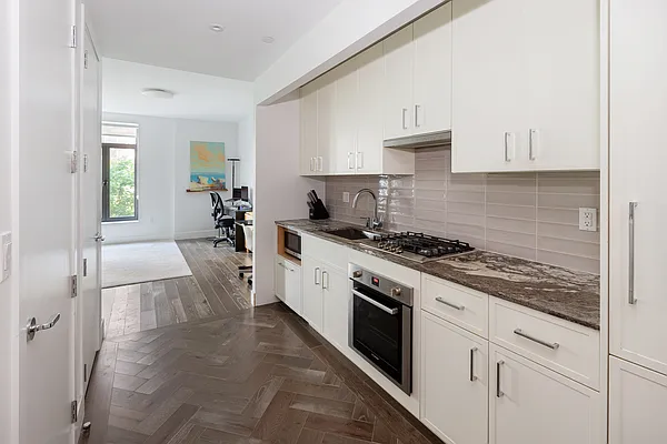 Rented by Voro, LLC | media 18