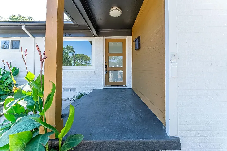 4 bed, 1330 sqft, $2,300 — Photo 3