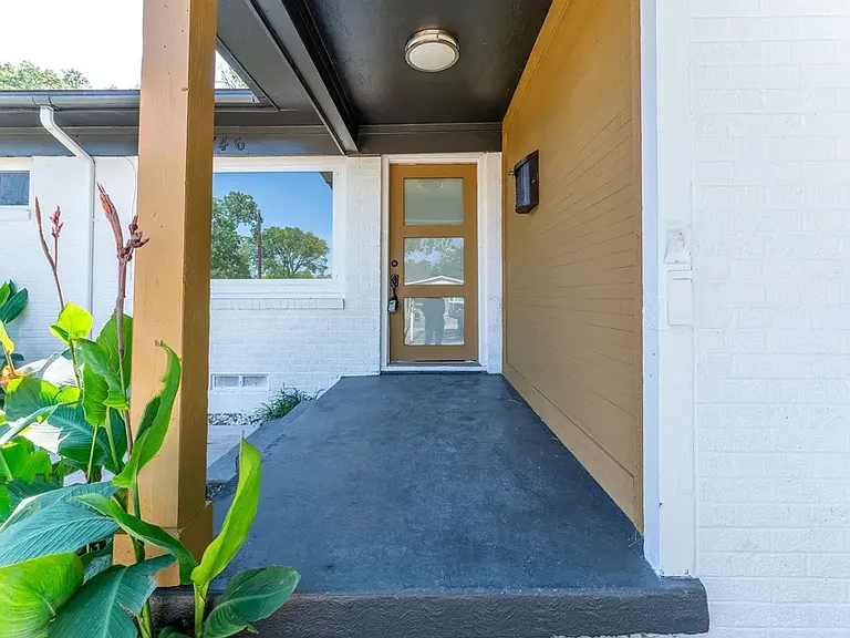 10746 Cotillion Dr — Photo 3