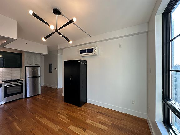 4th image of 22 Ford St #601
