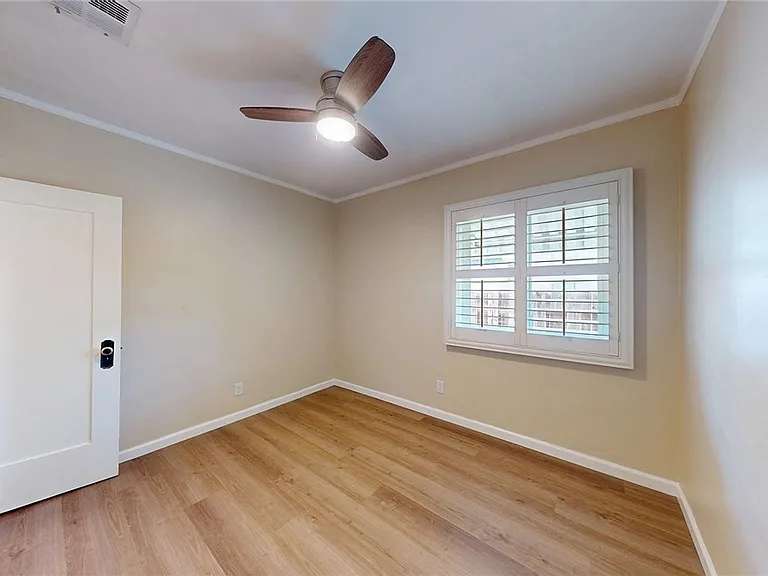 135 N Naomi St — Photo 32