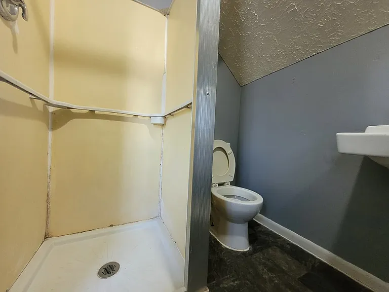 308 W 4th St #4 — Photo 3
