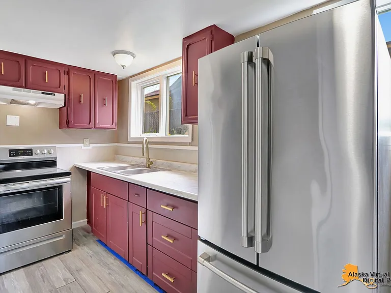 1335 Hyder St — Photo 1
