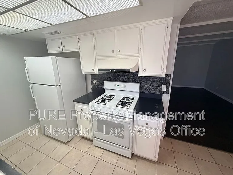 1405 Vegas Valley Dr #252-bldg 25 — Photo 9