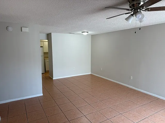 2 bed, 930 sqft, $1,400 — Photo 4