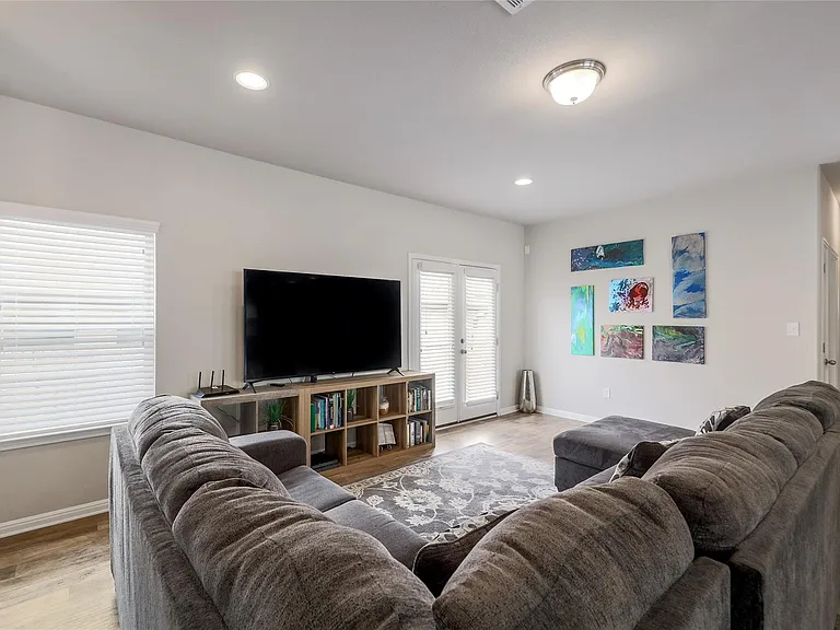 413 Callahan Ln — Photo 7