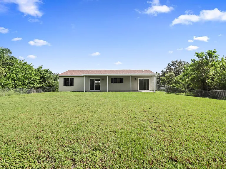 610 NW Billiar Ave — Photo 4