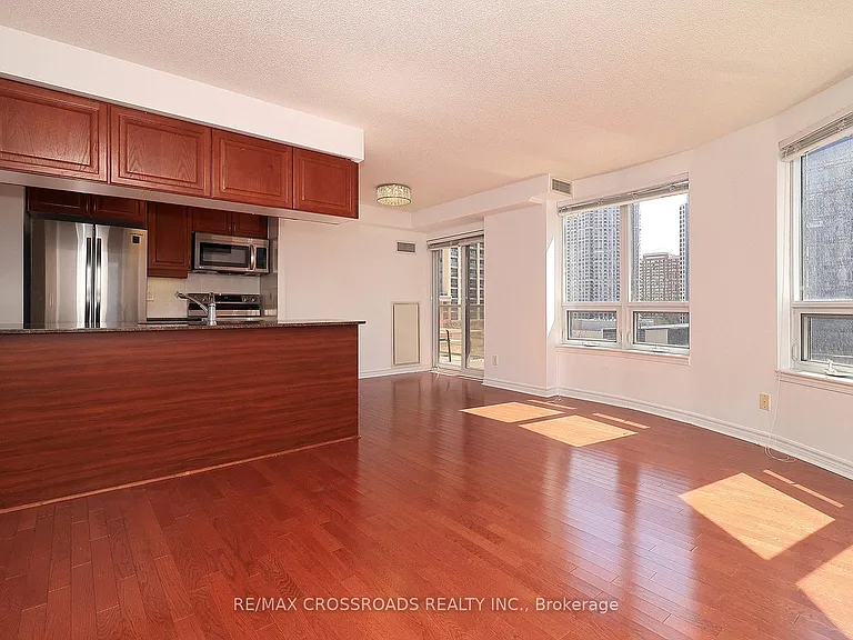 350 Princess Royal Dr #703 — Photo 7