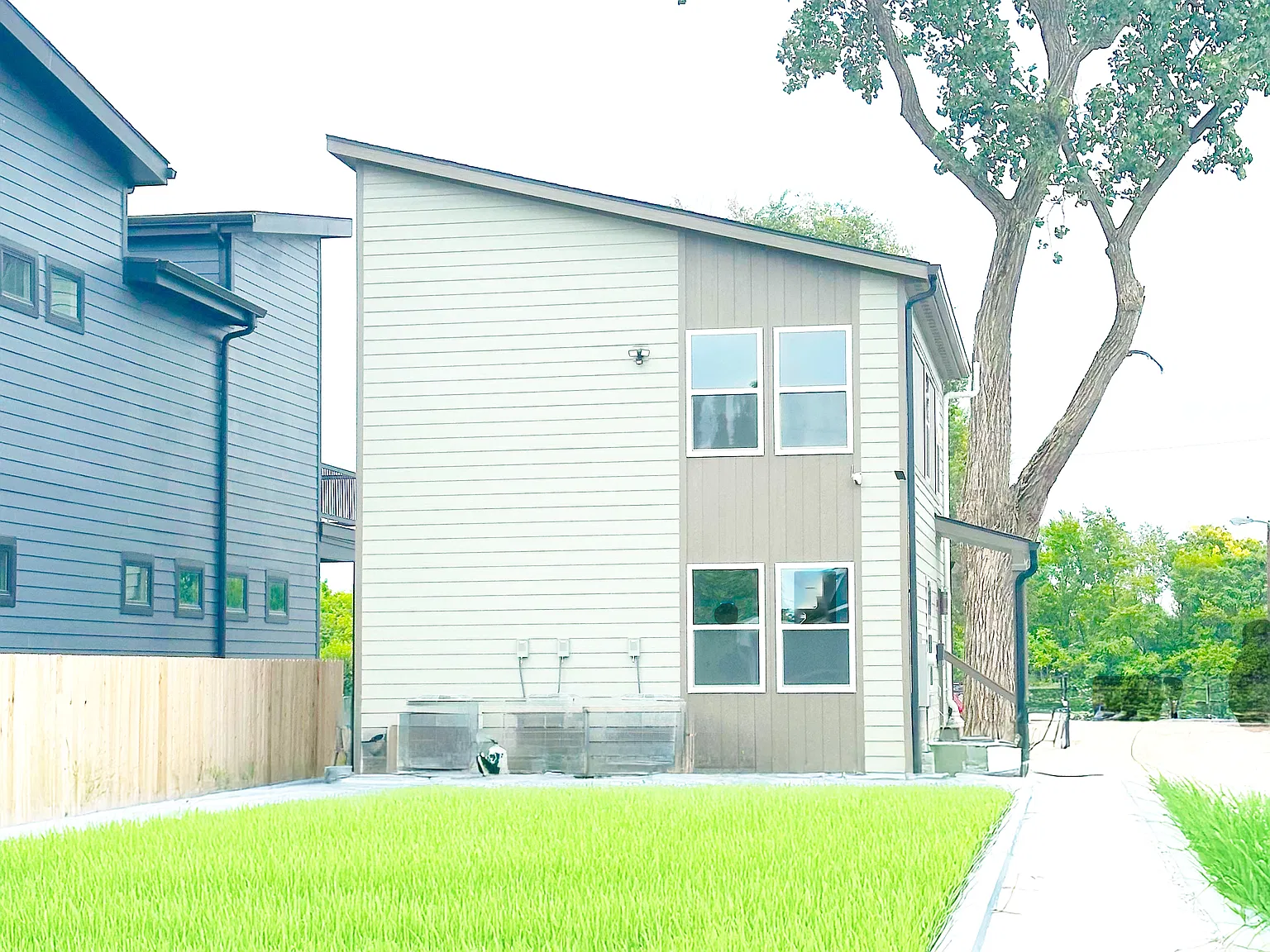 2602 Winthrop Ave — Photo 2