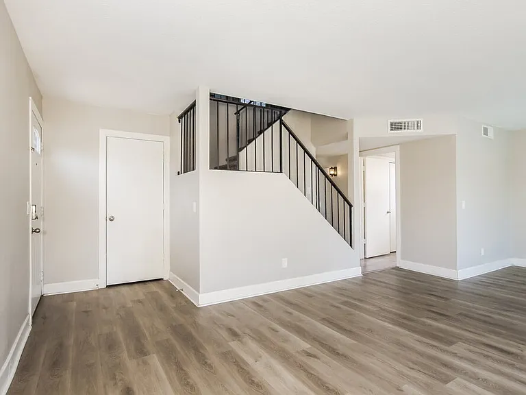 8737 W Bluefield Ave — Photo 5