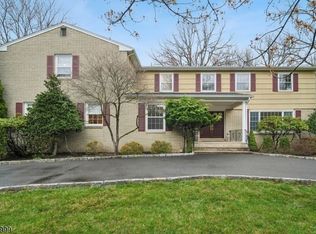82 Brookside Ter, North Caldwell, NJ