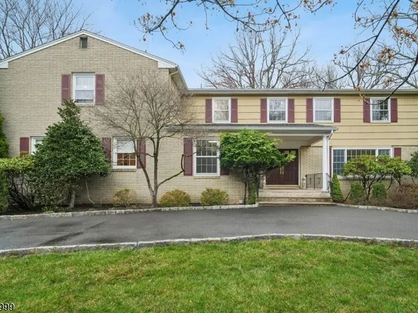 82 Brookside Ter, North Caldwell Boro, NJ 07006