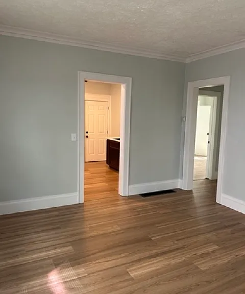 1084 Norton St — Photo 7