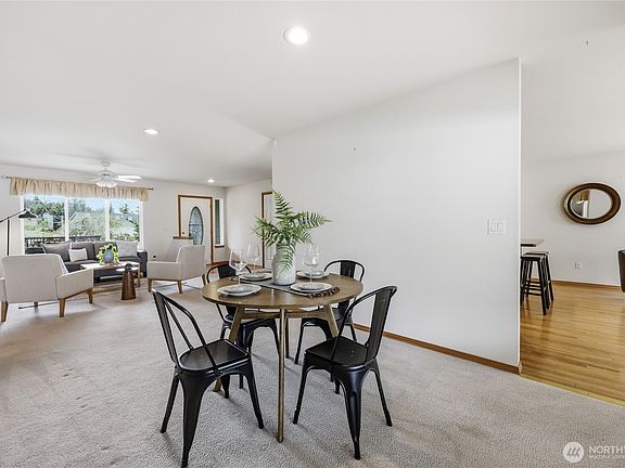 5th image of 1392 Turquoise Court NE