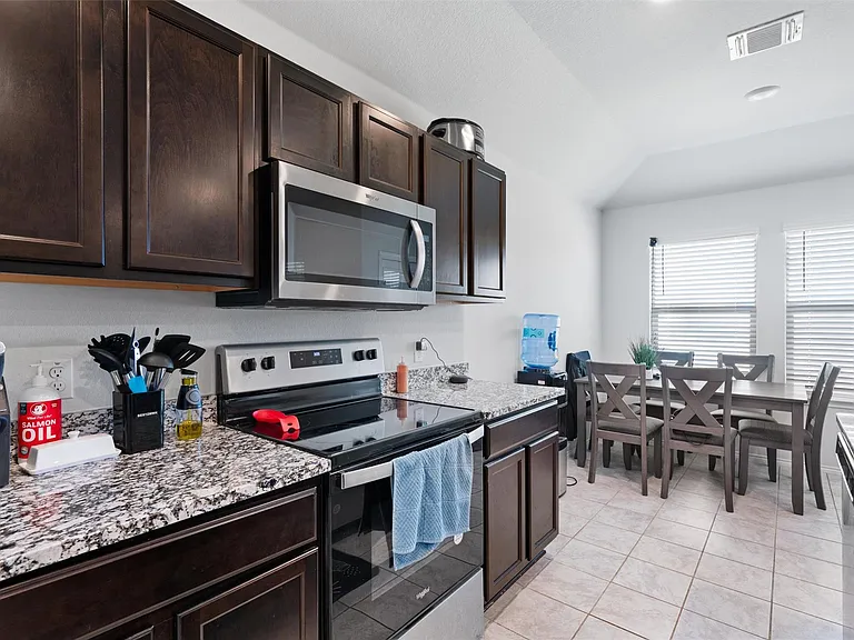 701 Taggart Trl — Photo 7