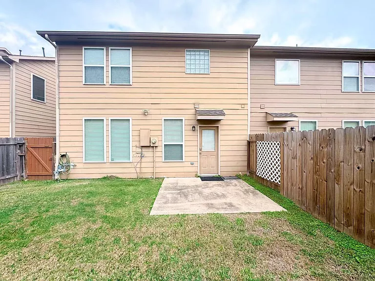 3923 Calgary Cir — Photo 24
