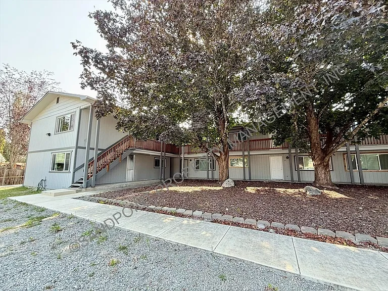 1315 Hickory St #9 — Photo 4
