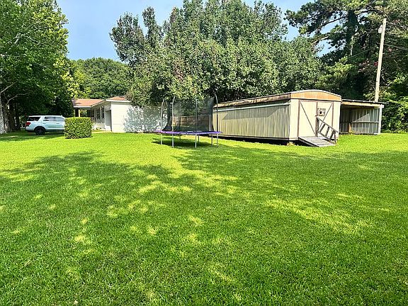 3rd image of 105 Alma Dr