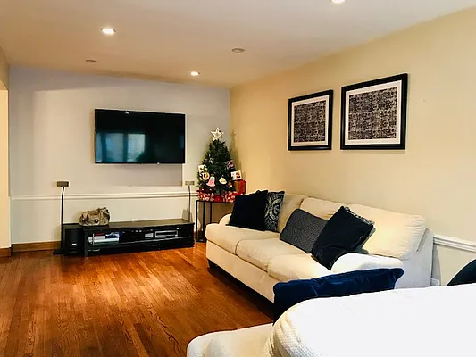 Rented by Corcoran | media 14