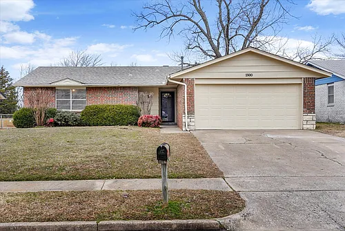1800 S Pecan Ave Photo 1
