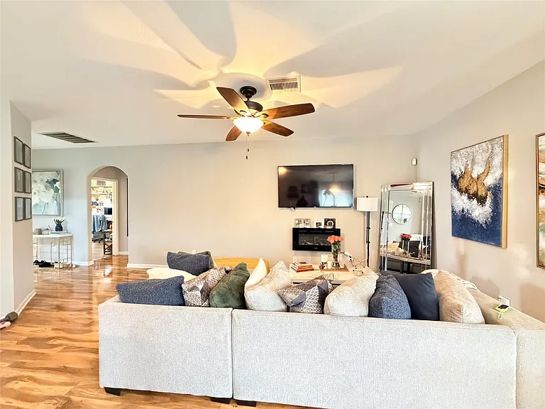 1807 Emerson Ridge Dr — Photo 7