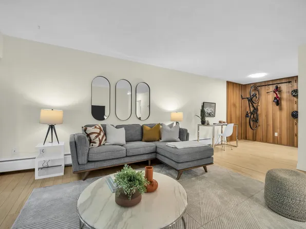 150 E 5th St #103, North Vancouver, BC V7L 1L5