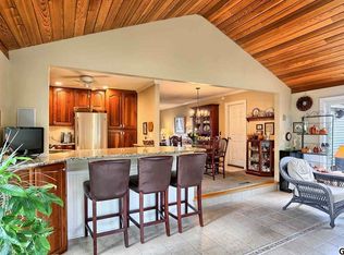 5 Redwood Ct, Camp Hill, PA 17011
