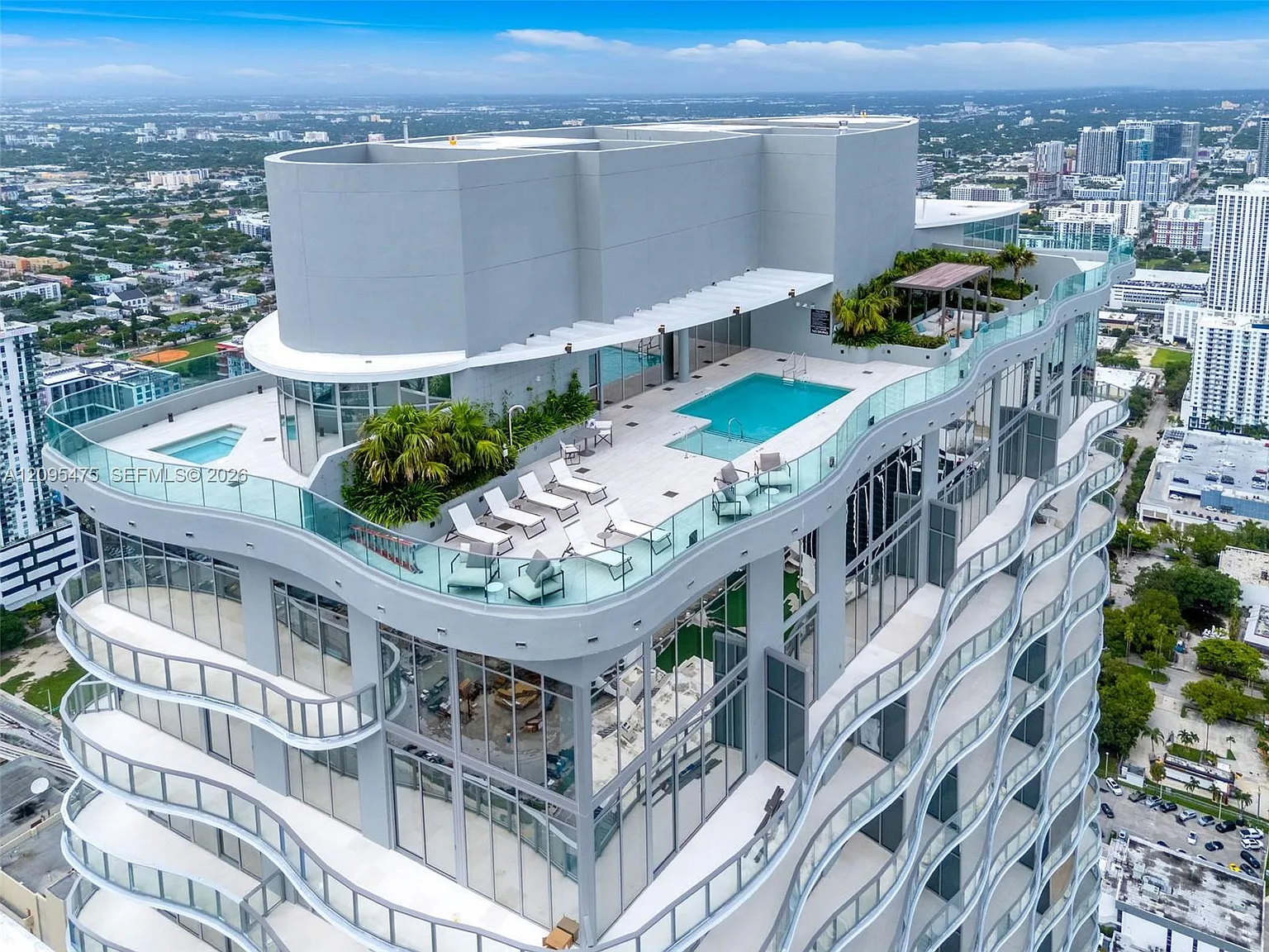 Casa Bella Residences — Photo 3