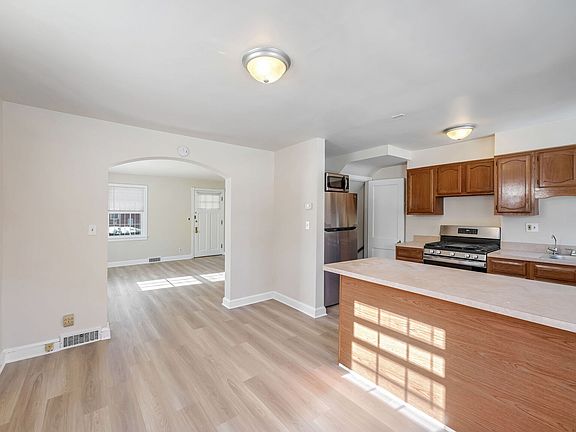 Eat-In Kitchen