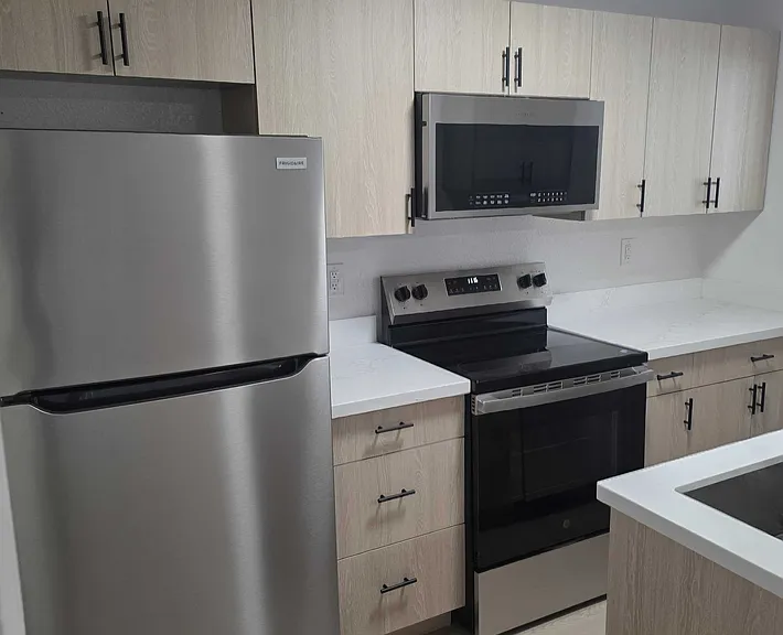 Wellington Place Apartments — Photo 33