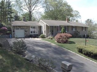 81 Shawnee Rd, Trumbull, CT 06611