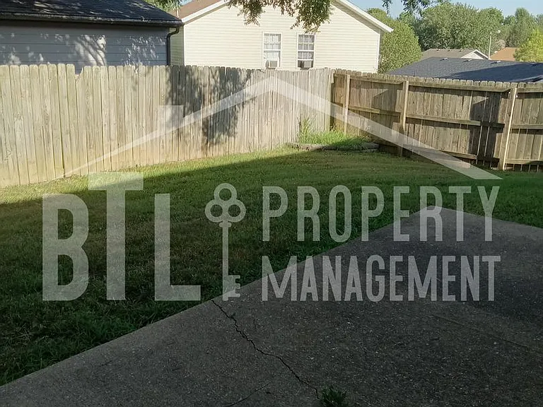 240 Fox Ridge Rd — Photo 2