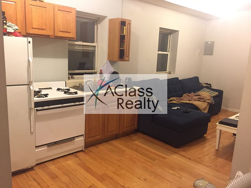 1st image of 3061 Steinway St