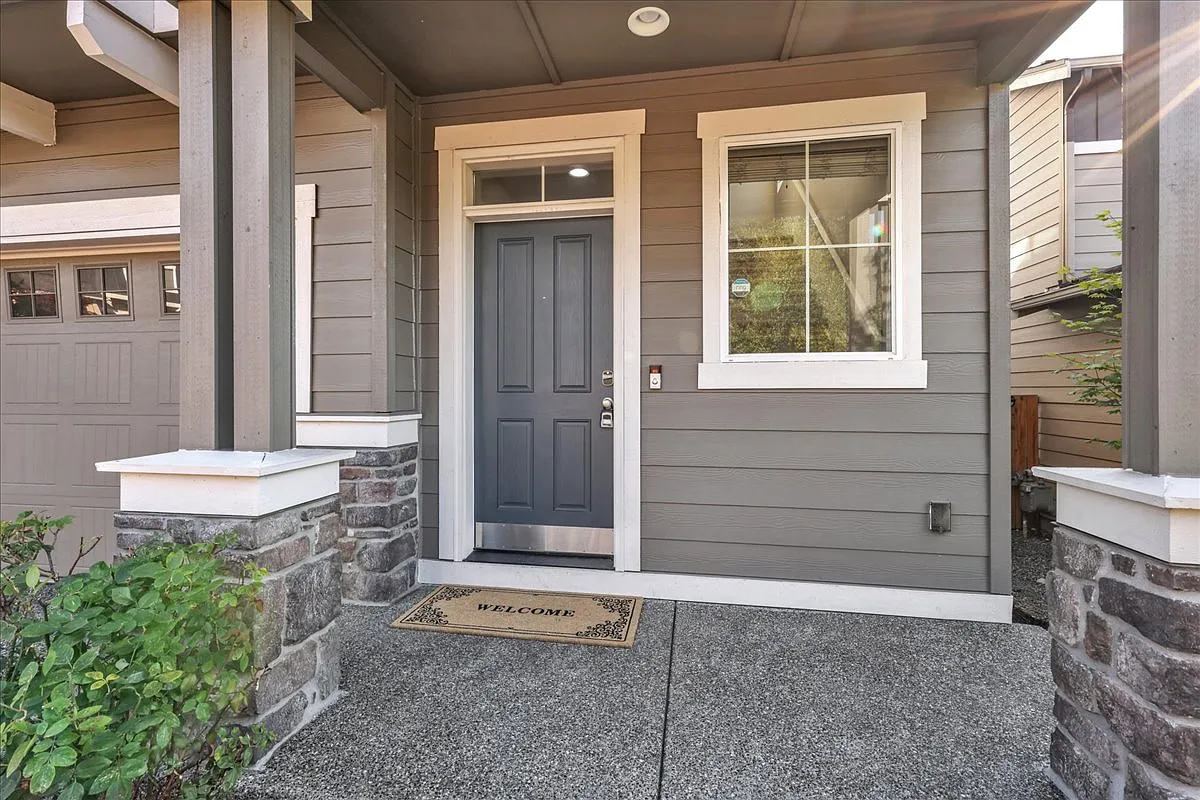 4 bed, 2.5 bath, 2445 sqft, $3,898 — Photo 4