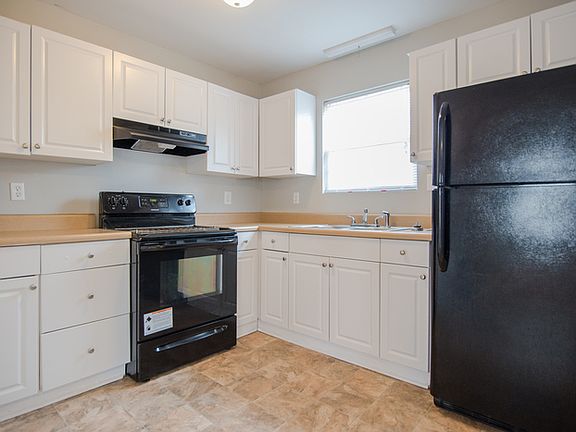 5th image of 3212 Woodstock Dr