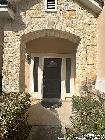 4 bed, 2.5 bath, 1955 sqft, $2,399 — Photo 4